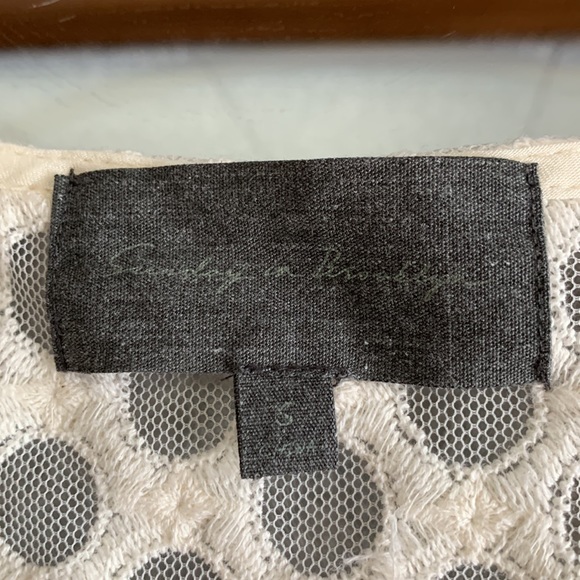 Sunday In Brooklyn Top - Picture 5 of 12